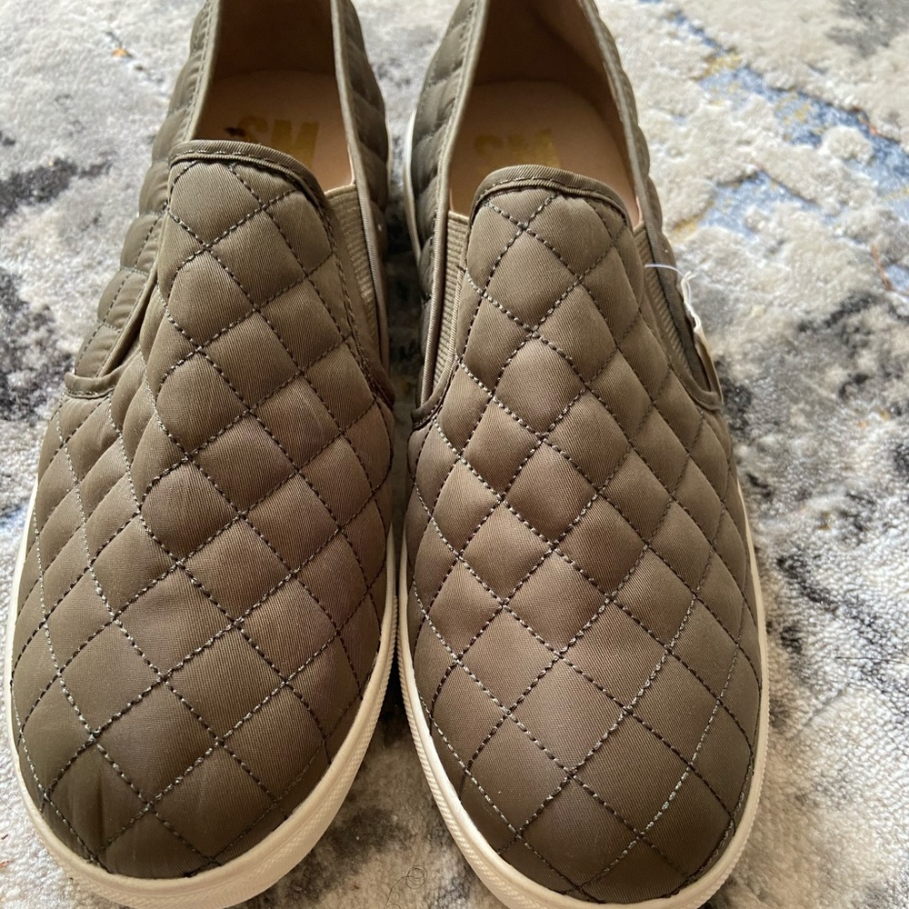 Women’s Olive Quilted Shoes Sz 11